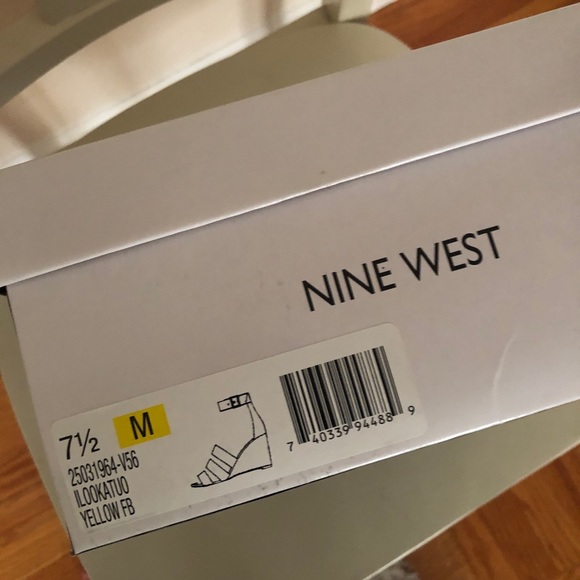 NWT yellow Nine West sandals - Picture 5 of 5